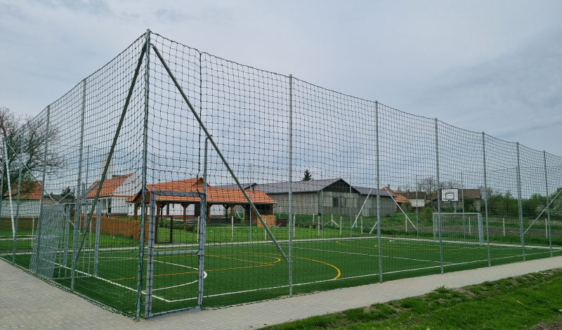 Artifical grass covered multifunctional sport court