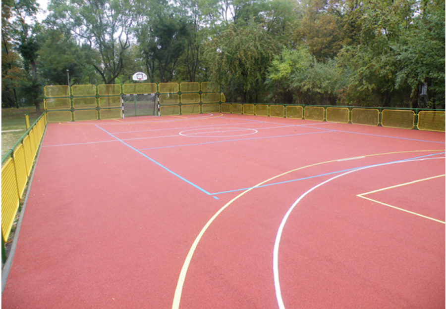 Multifunctional sportcourt - Public area court with pourid rubber coating