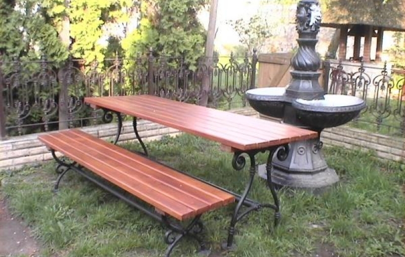 Table 'Schonbrunn'