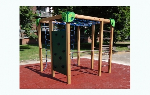 Kukel Kubus 2 with climbing wall