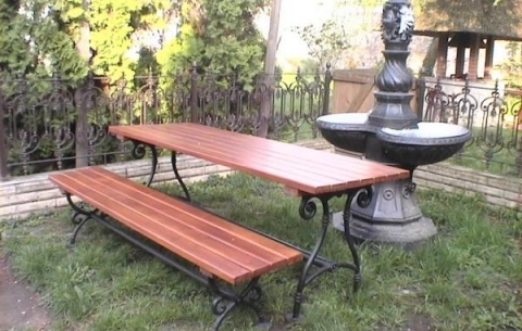 Table 'Schonbrunn'